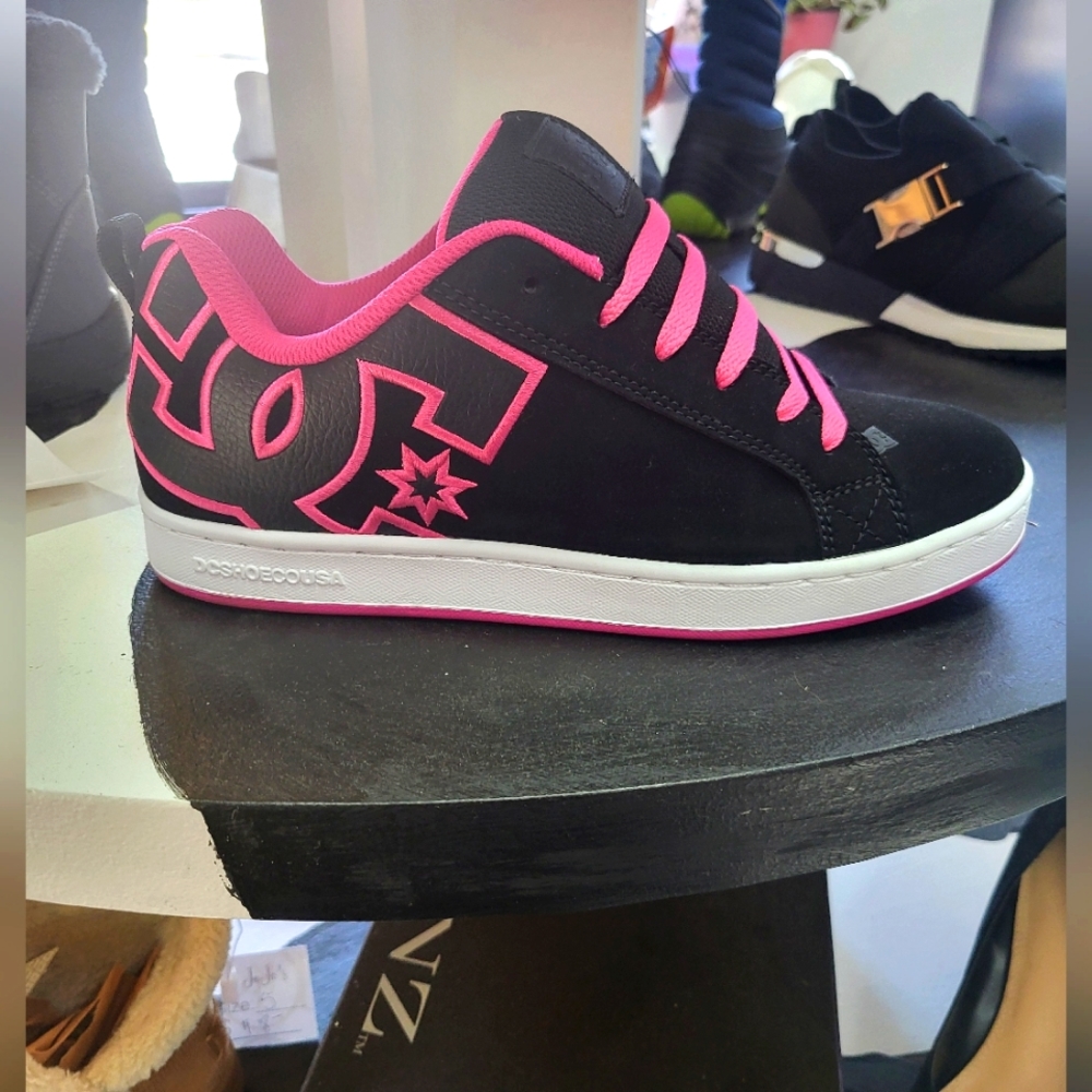 DC shoes